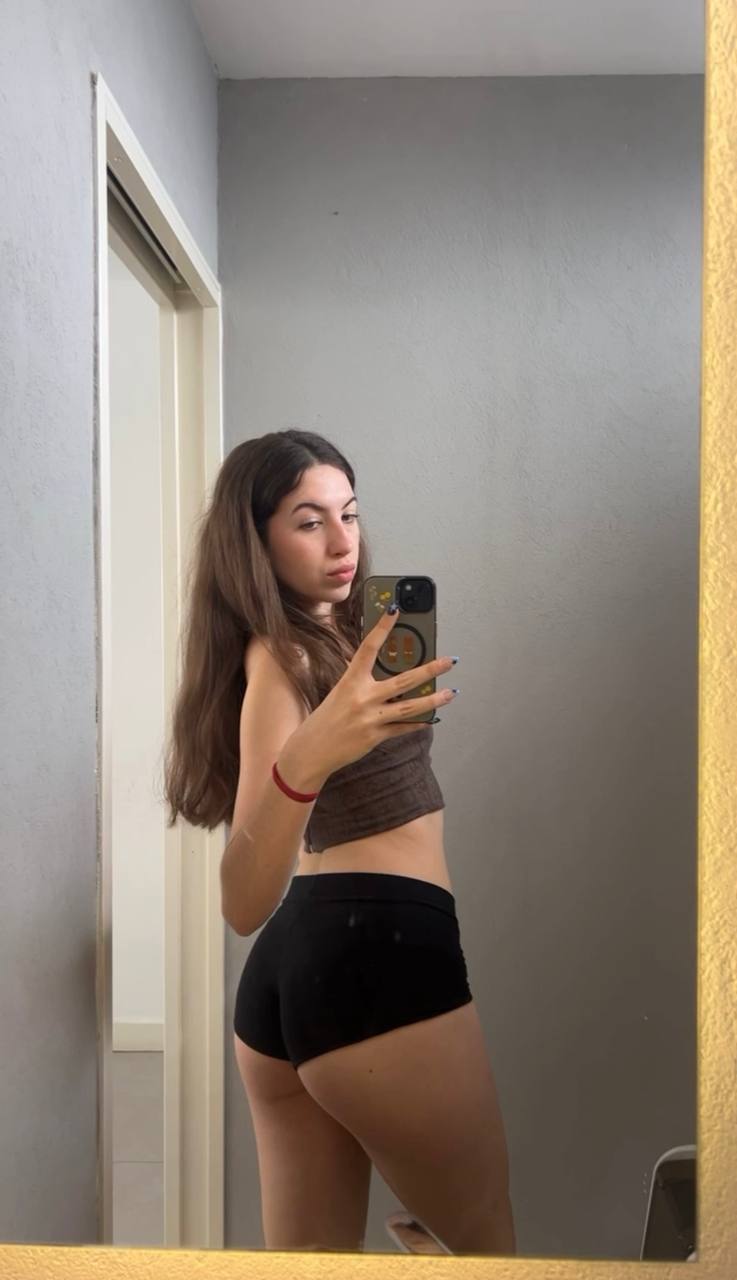 Amber in her underwear in Apia